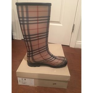 Burberry Plaid Rainboots ☔️